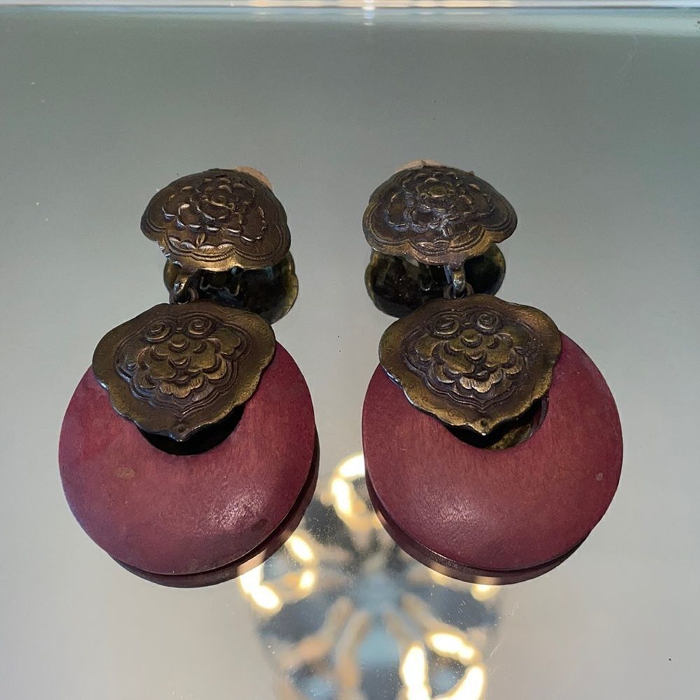 Vtg 80s/90s Lazuli antique gold & maroon drop clip on earrings
